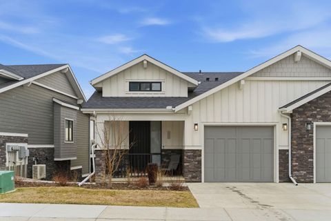 Photo of 408 Crestridge Common SW, Calgary, AB T3B 6J5 (MLS # A2315991)