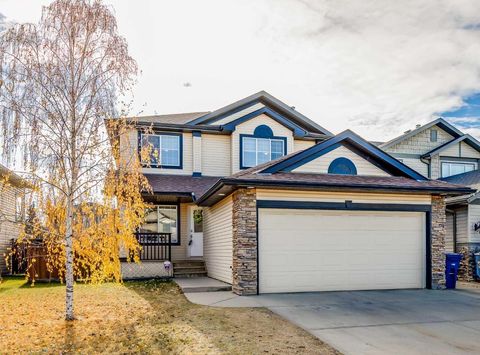 208 Fairways Bay NW Airdrie AB T4B 2P5