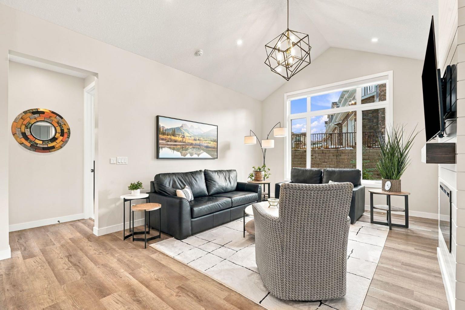 42 Crestridge Bay SW