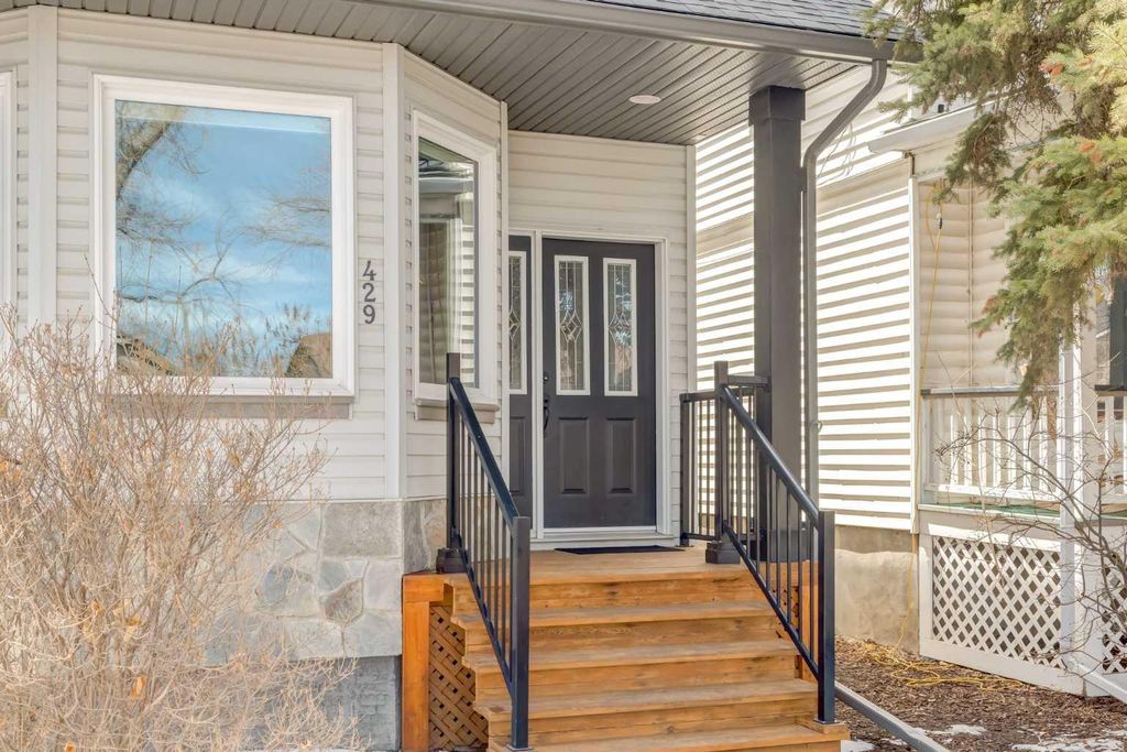 Photo of 429 11 Avenue NE, Calgary, AB T2E 0Z4 (MLS # A2303490)