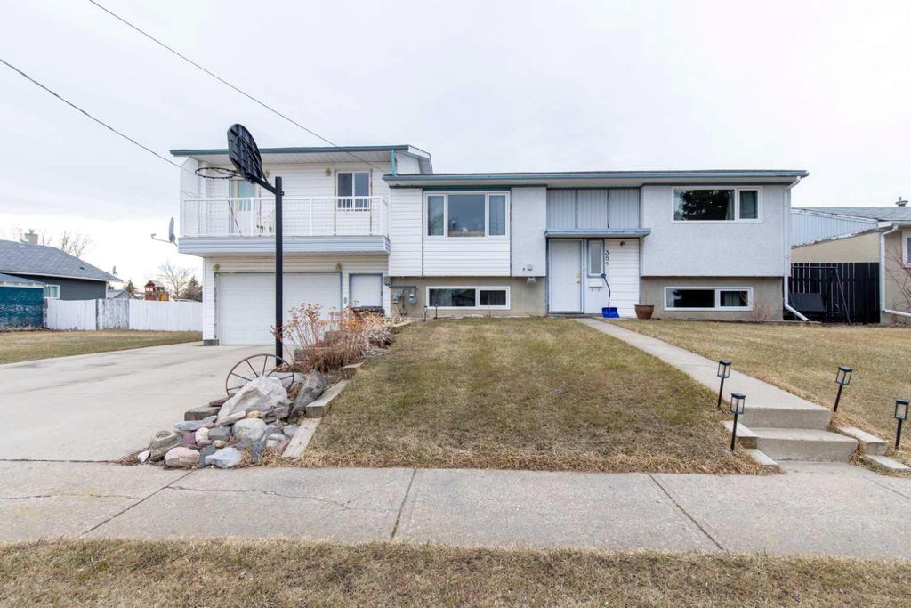 Photo of 384 N 100 E, Raymond, AB T0K 2S0 (MLS # A2286794)