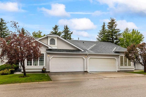 Photo of 33 Douglasview Park SE, Calgary, AB T2Z 2R9 (MLS # A2326256)