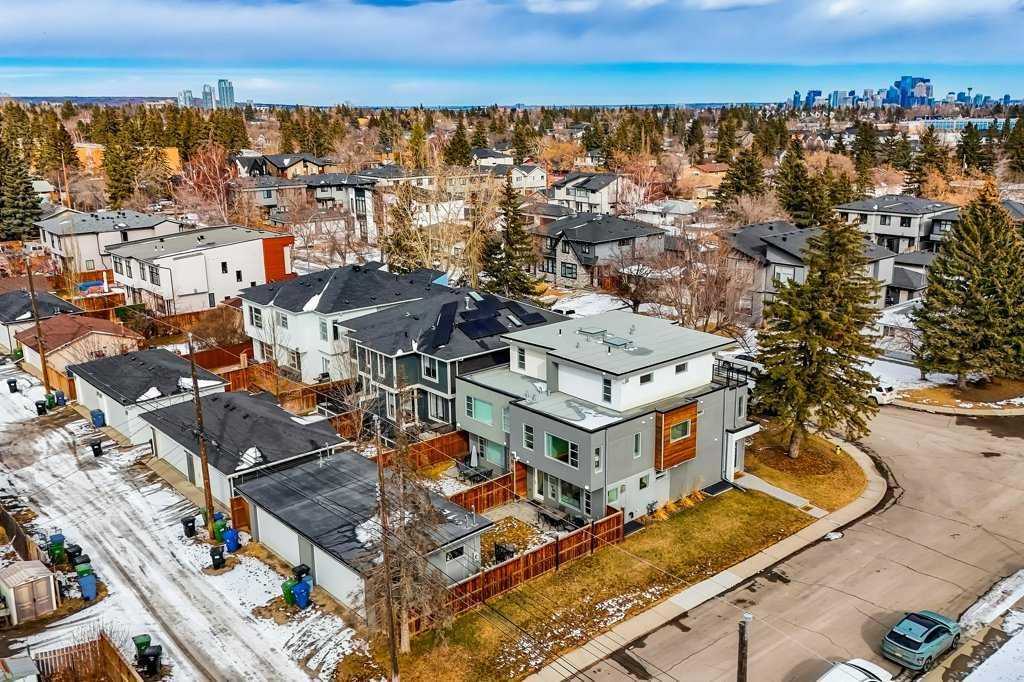 Photo of 4504 37 Avenue SW, Calgary, AB T3E 1C8 (MLS # A2292850)