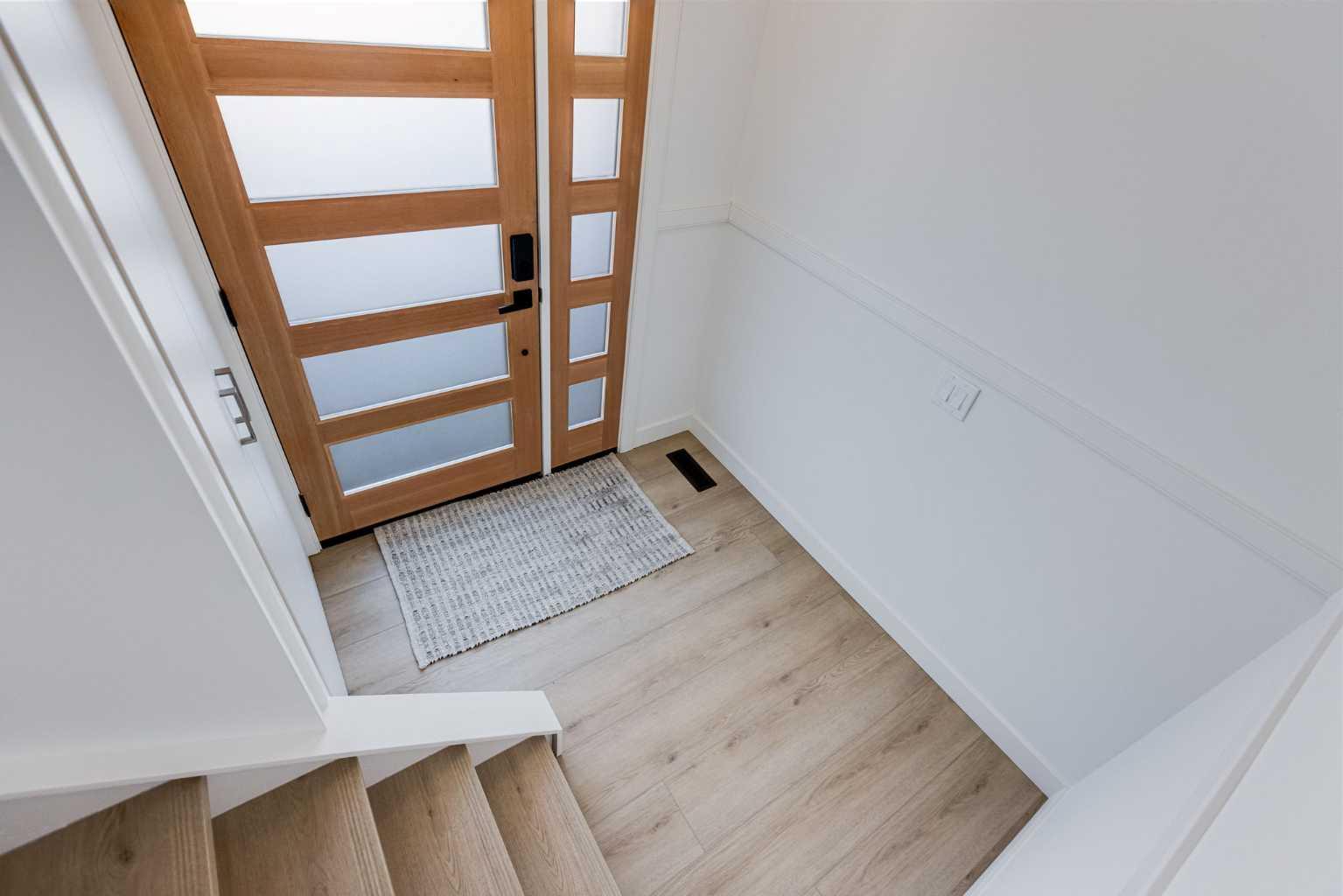 352 Abinger Crescent NE