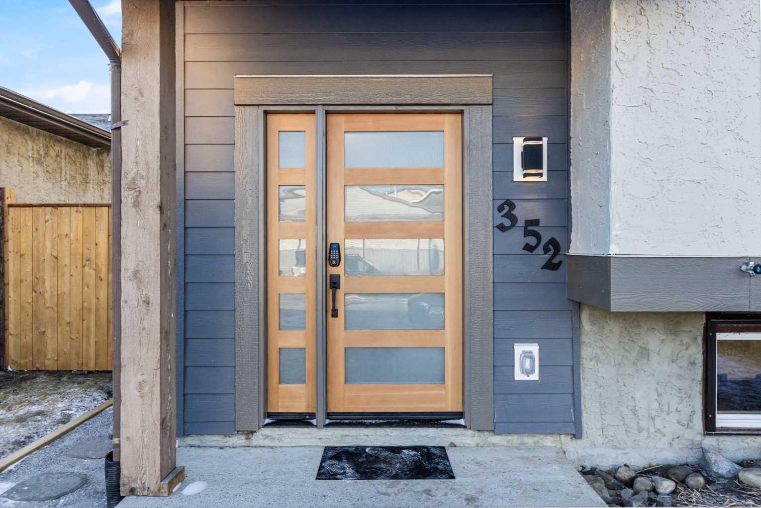 352 Abinger Crescent NE