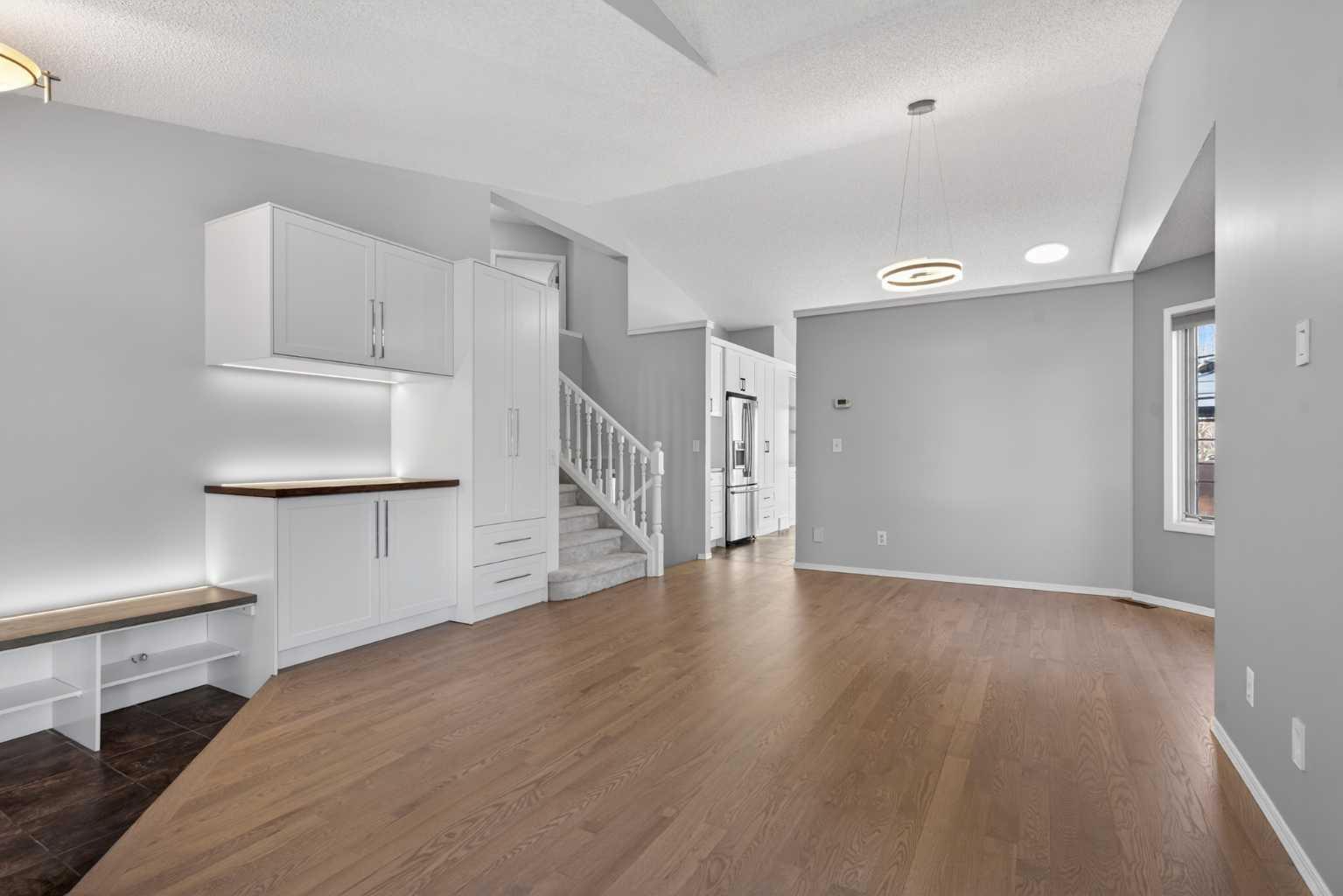 328 Douglas Ridge Close SE