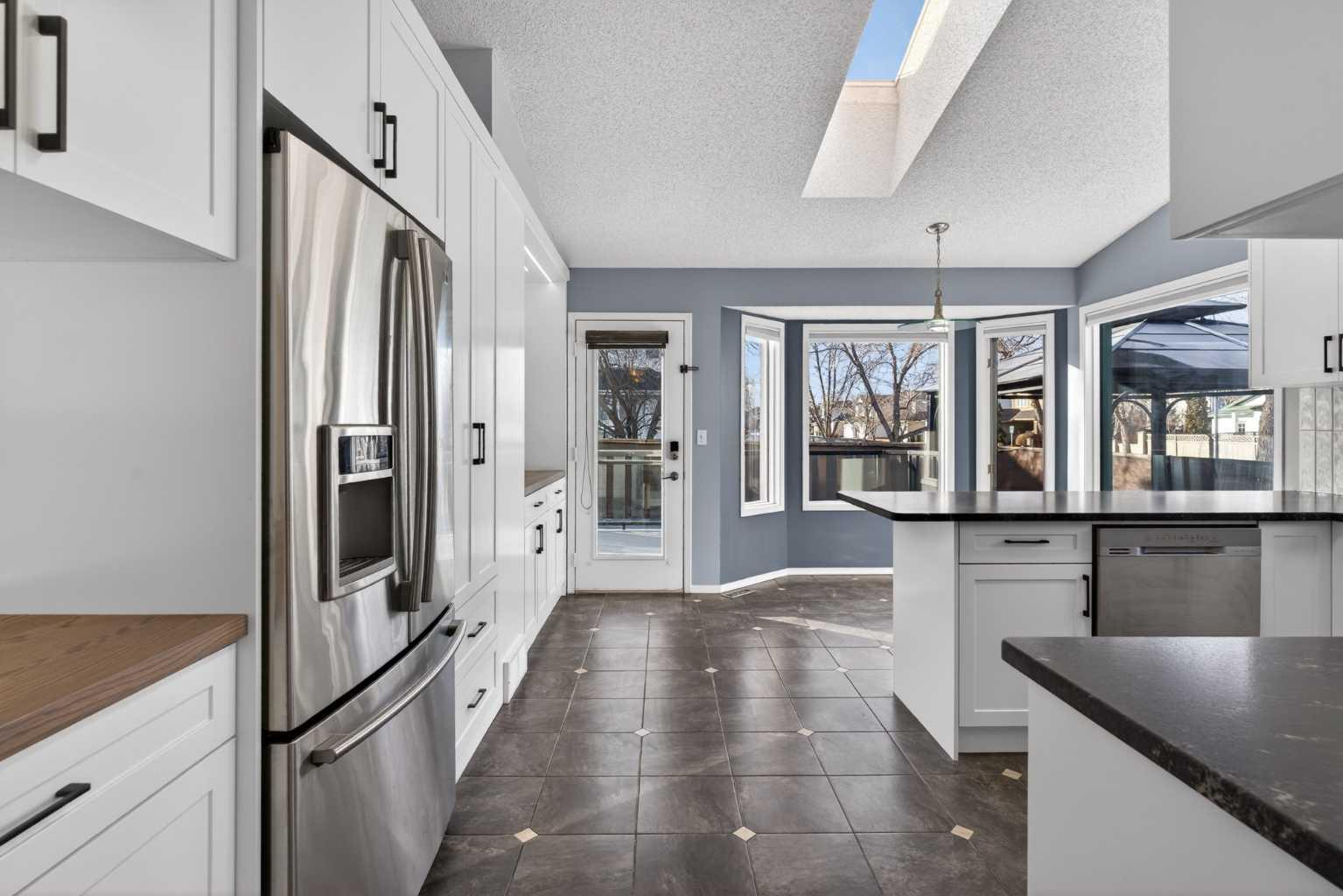 328 Douglas Ridge Close SE