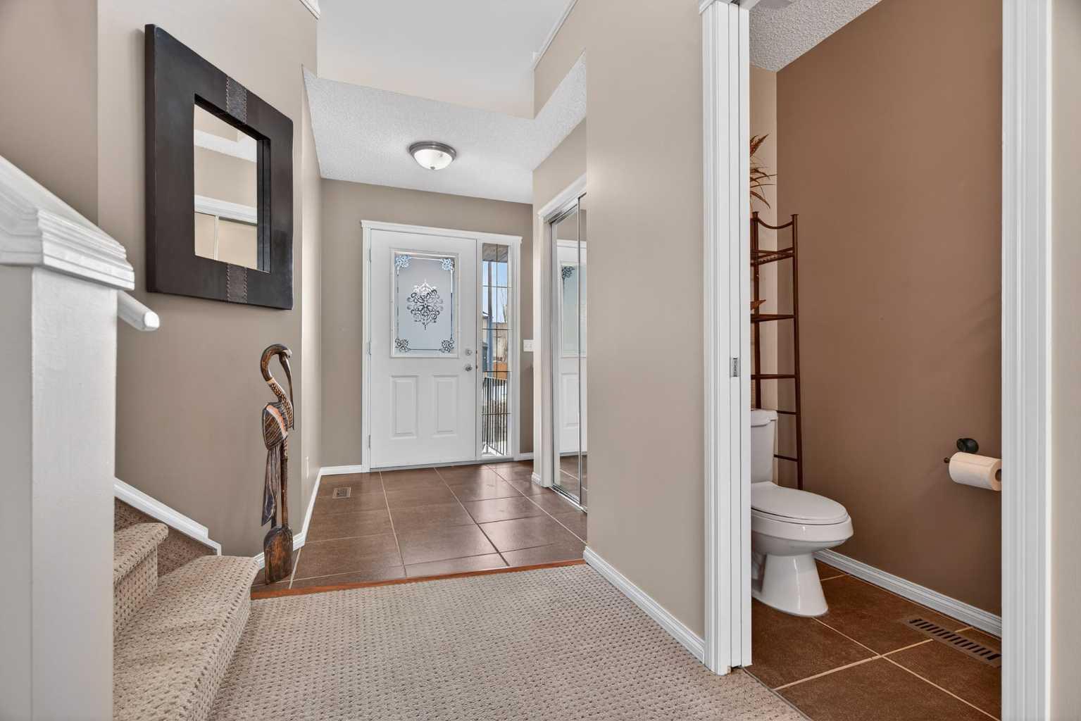 7 Cougar Ridge Bay SW