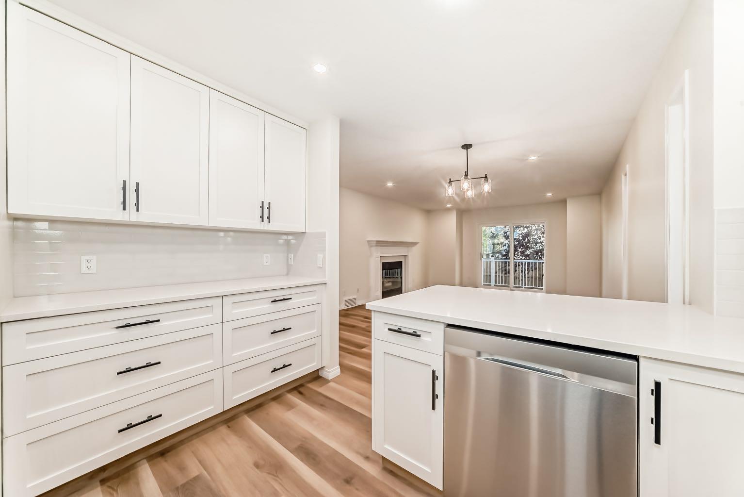 126 Hawkstone Manor NW