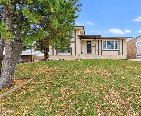 Photo of 321 11 Street NE, Medicine Hat, AB T1A 6A8 (MLS # A2355015)
