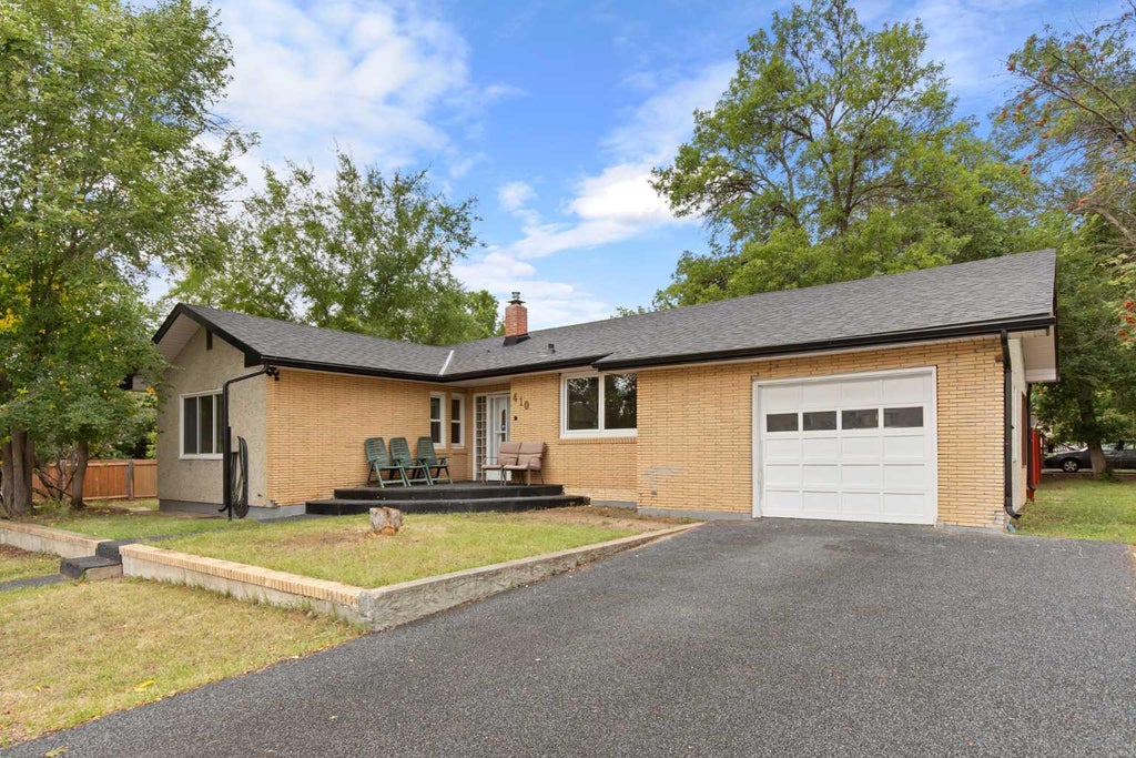 Photo of 410 4 Avenue SW, Medicine Hat, AB T1A 4Z9 (MLS # A2350686)