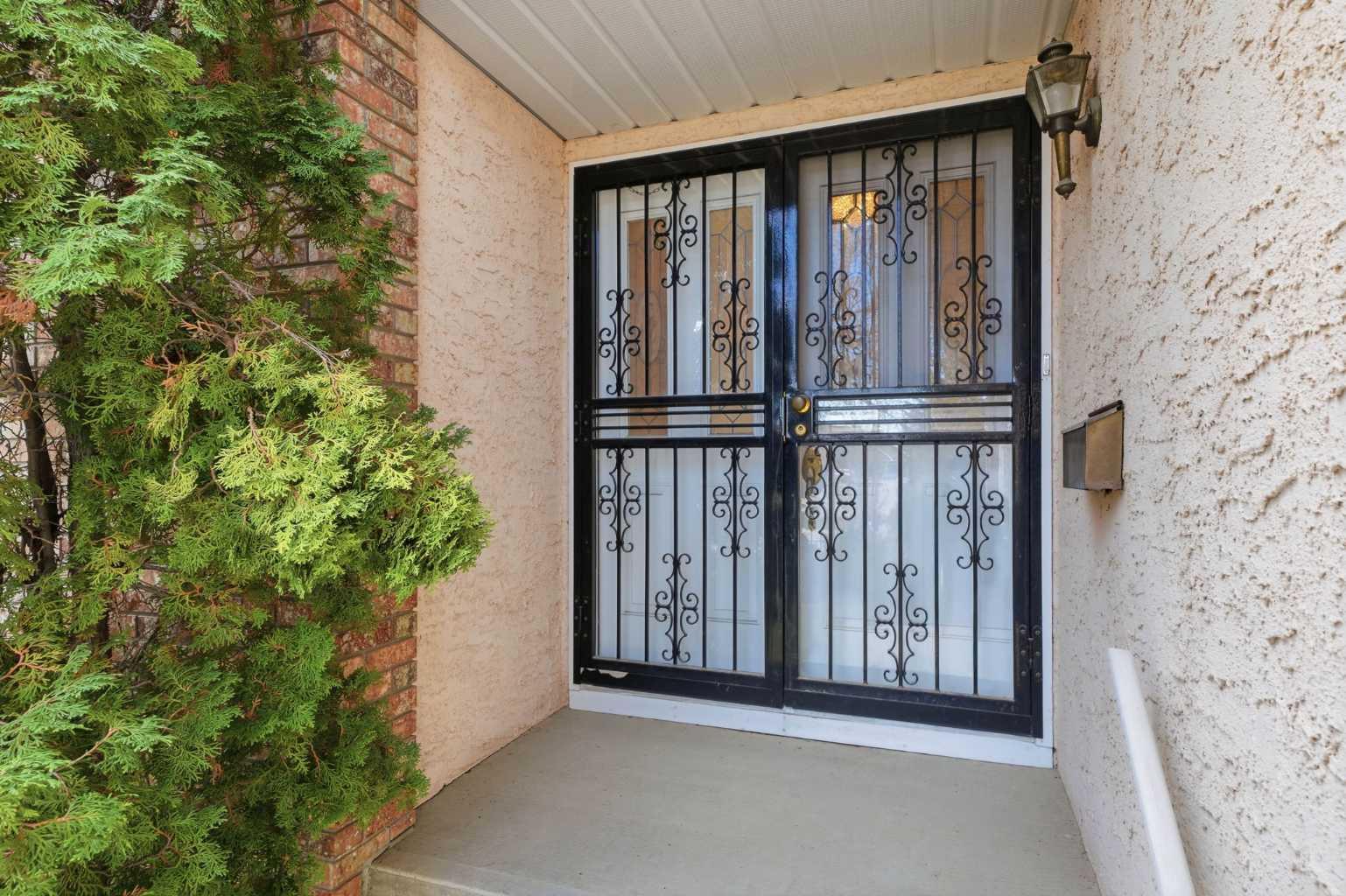 6 Christie Briar Lane SW
