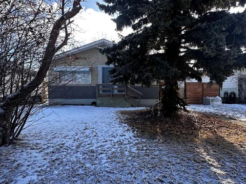 Photo of 4413 40A Avenue, Red Deer, AB T4N 1A4 (MLS # A2299774)
