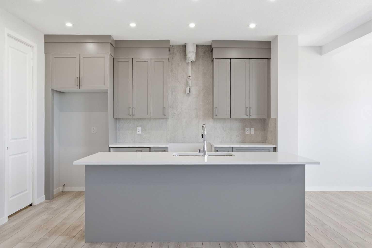 623 Buffaloberry Manor SE