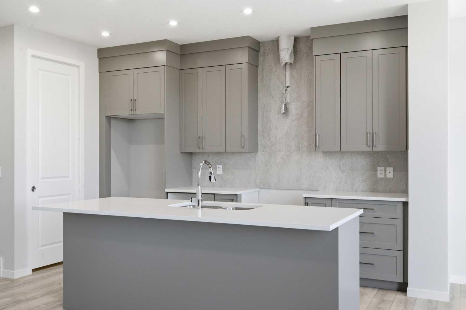 623 Buffaloberry Manor SE