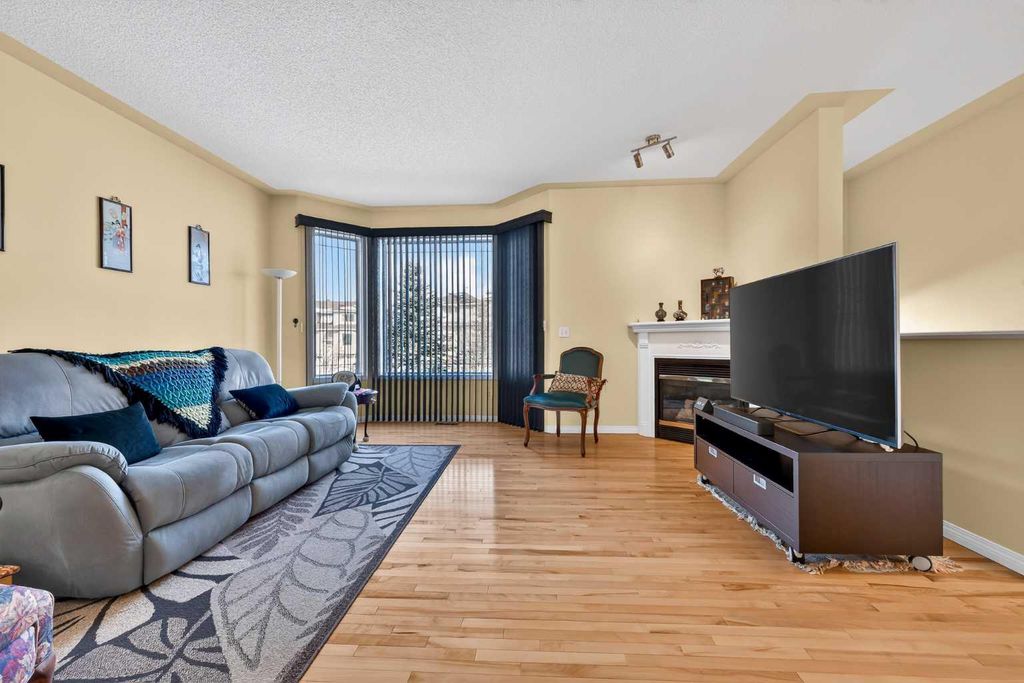 Photo of 71 Country Hills Gardens NW, Calgary, AB T3K 5G1 (MLS # A2298419)