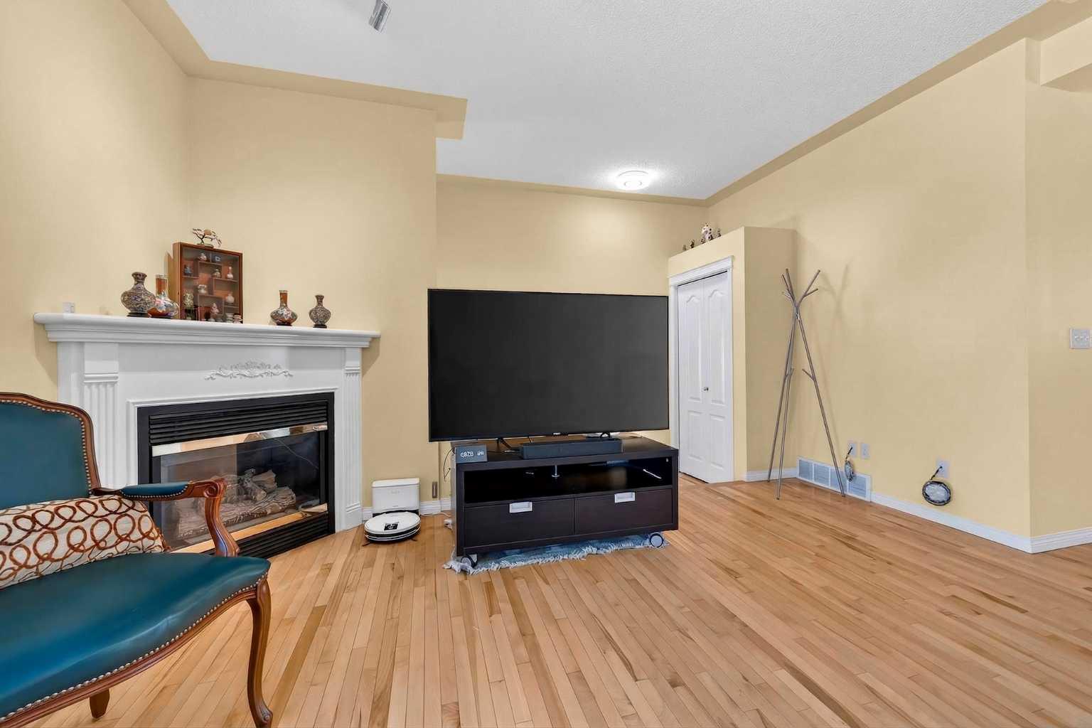 71 Country Hills Gardens NW