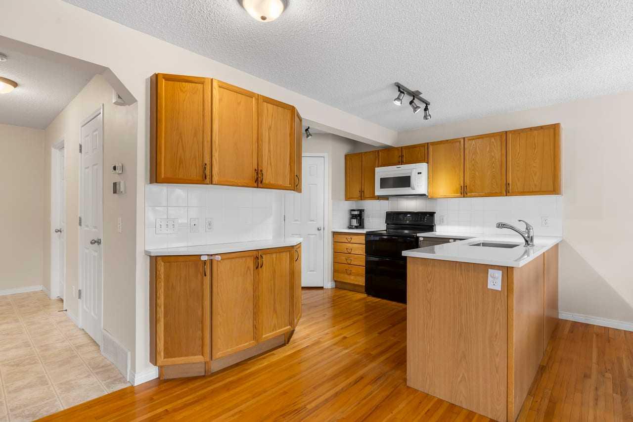 176 Cougar Ridge Circle SW