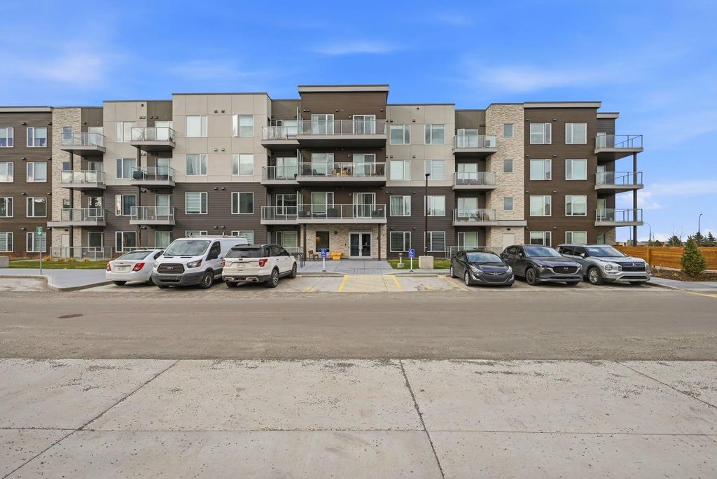 Photo of 660 Shawnee Square SW #104, Calgary, AB T2Y 2N6 (MLS # A2302761)