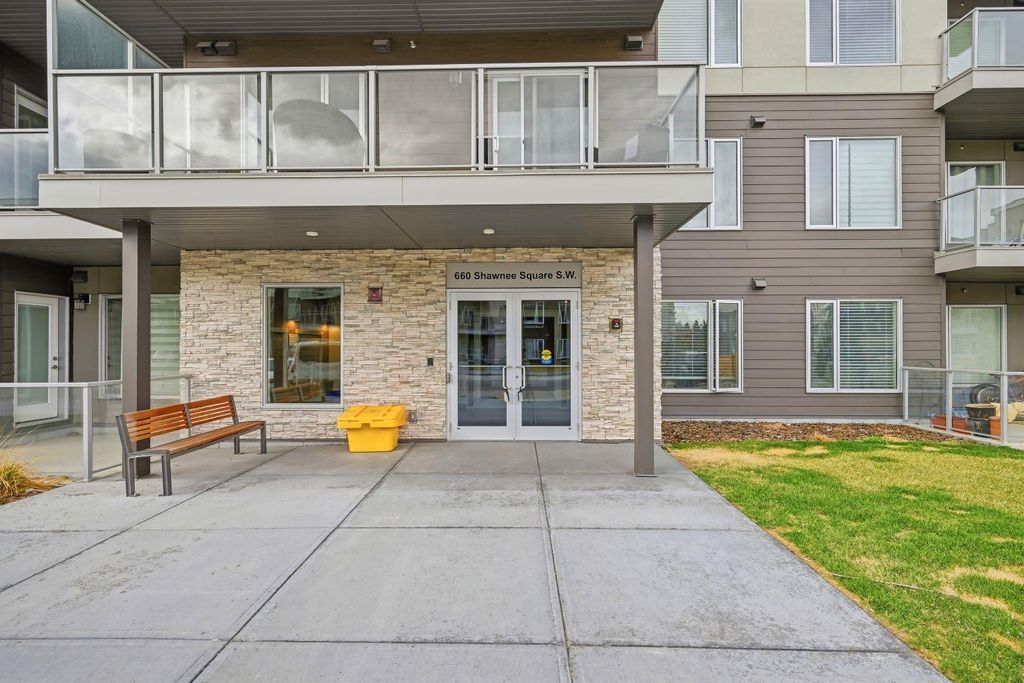 Photo of 660 Shawnee Square SW #104, Calgary, AB T2Y 2N6 (MLS # A2302761)