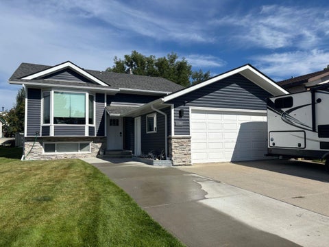Photo of 321 Collinge Road, Hinton, AB T7V 1L2 (MLS # A2335291)