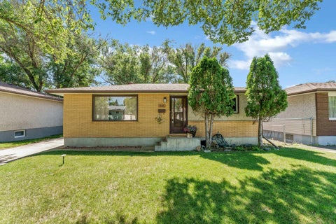 Photo of 545 16 Street NE, Medicine Hat, AB T1A 5X1 (MLS # A2333246)
