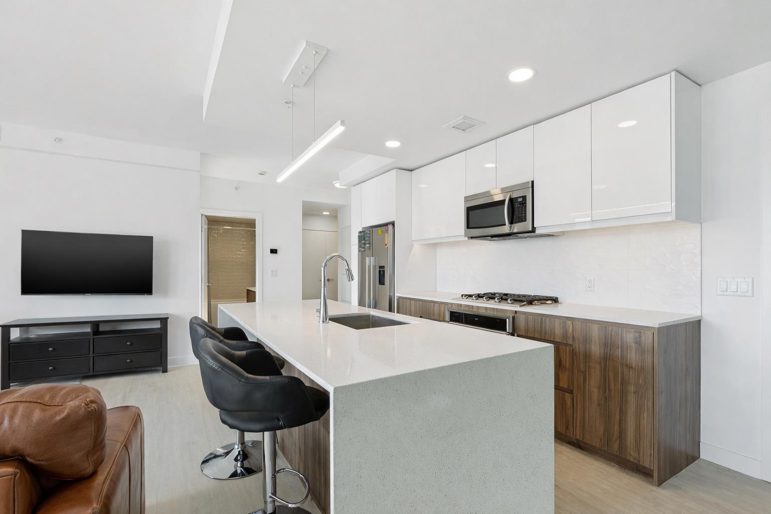 327 9A Street NW 211