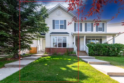 Photo of 169 Everstone Drive SW, Calgary, AB T2Y 4P8 (MLS # A2332261)