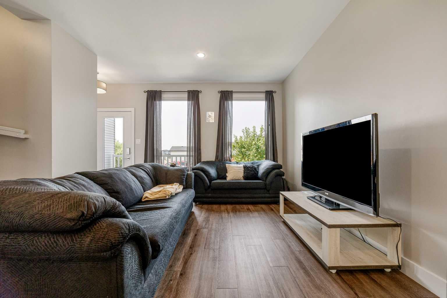 824 Coalbrook Close W