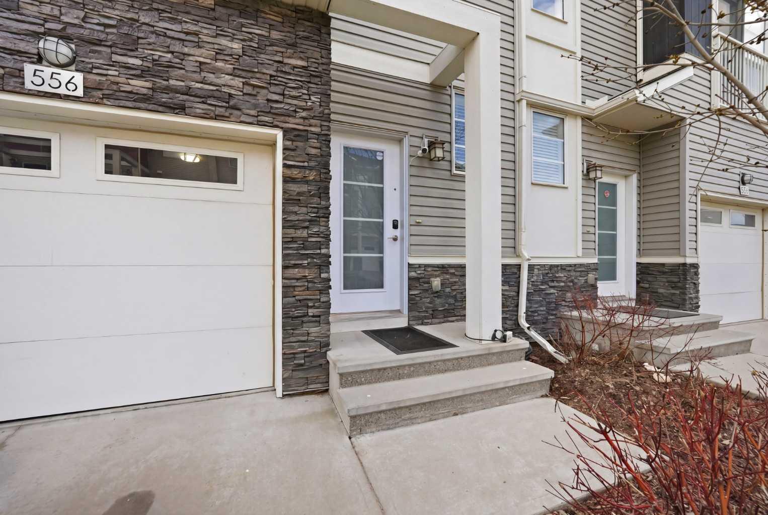 556 Redstone View NE