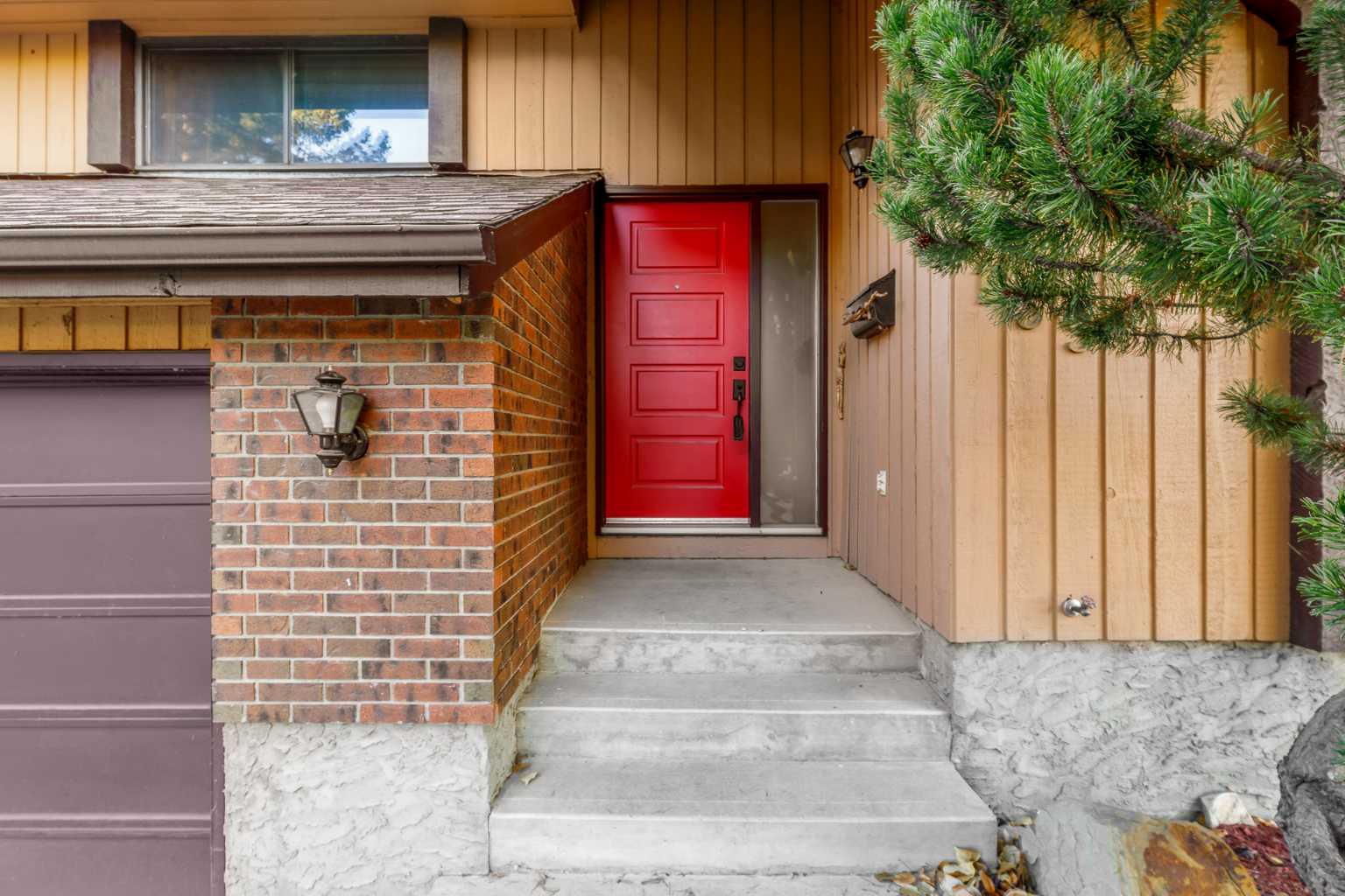 135 Oakfern Way SW