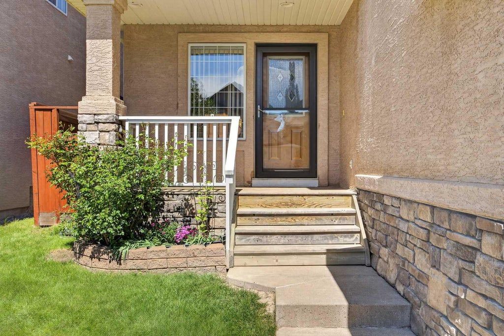 Photo of 139 Tuscany Ridge Close NW, Calgary, AB T3L 2K6 (MLS # A2324716)