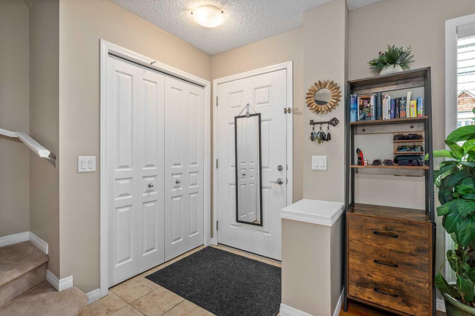 240 Elgin Meadows Gardens SE