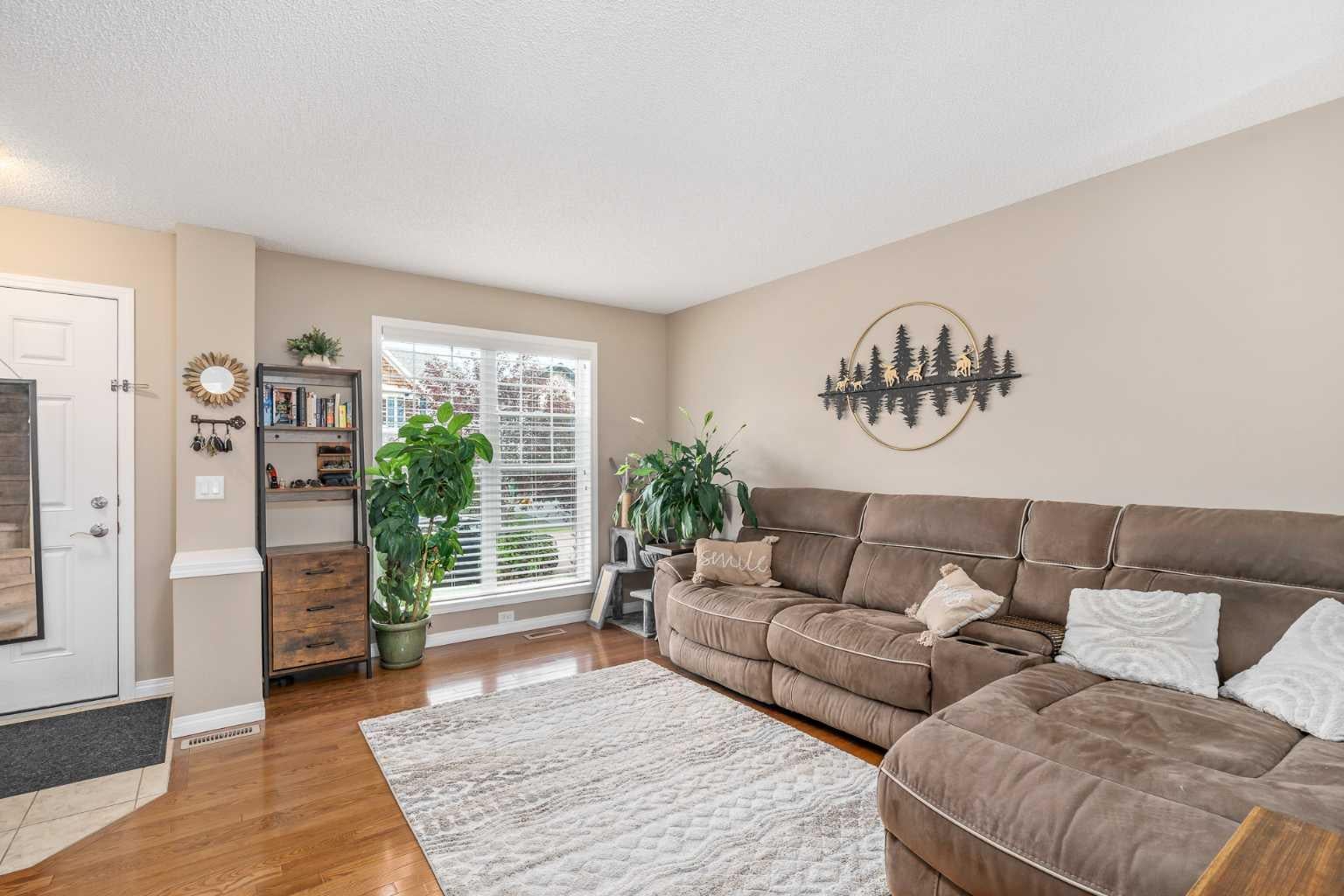 240 Elgin Meadows Gardens SE