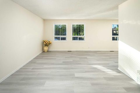 Photo of 20 Bernard Way NW, Calgary, AB T3K 2B9 (MLS # A2306705)