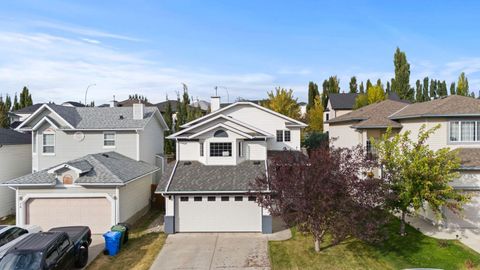 Photo of 20 Tuscarora Place NW, Calgary, AB T3L 2G1 (MLS # A2261026) Photo of 20 Tuscarora Place NW, Calgary, AB T3L 2G1 (MLS # A2261026)