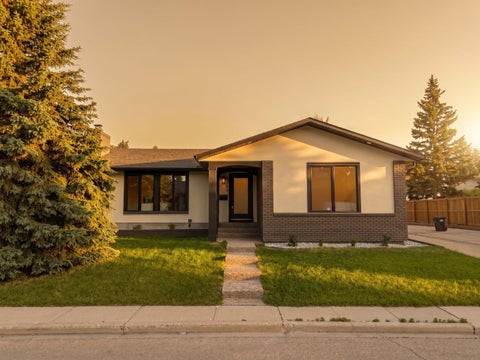 Photo of 4904 Valiant Drive NW, Calgary, AB T3A 1X2 (MLS # A2327866)