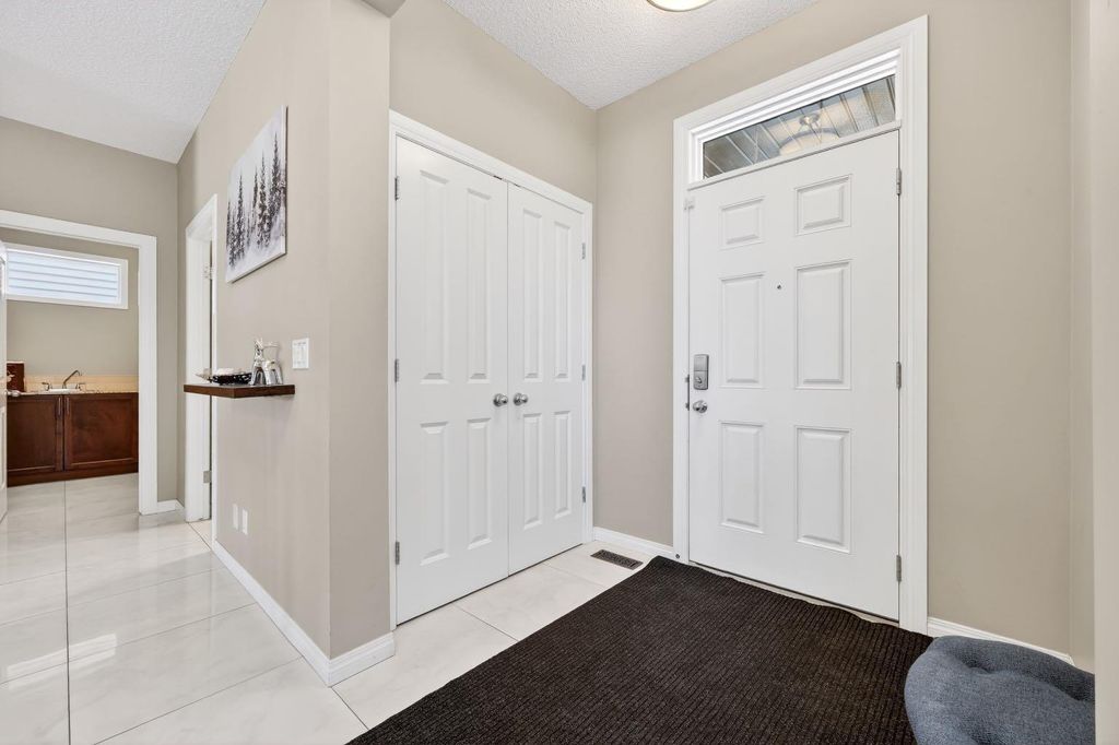 Photo of 71 Walden Manor SE, Calgary, AB T2X 0N1 (MLS # A2312390)