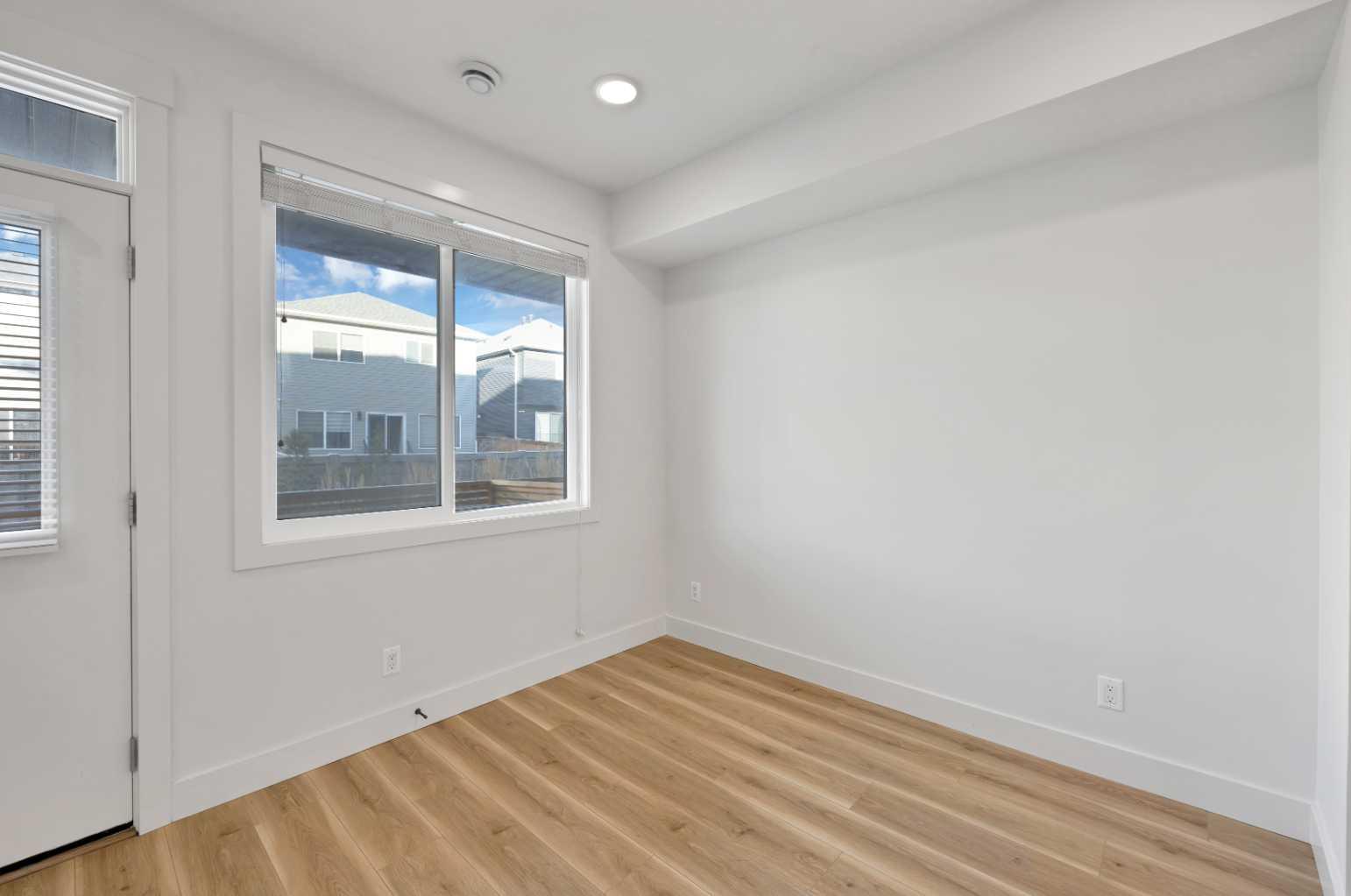 10060 46 Street NE 112