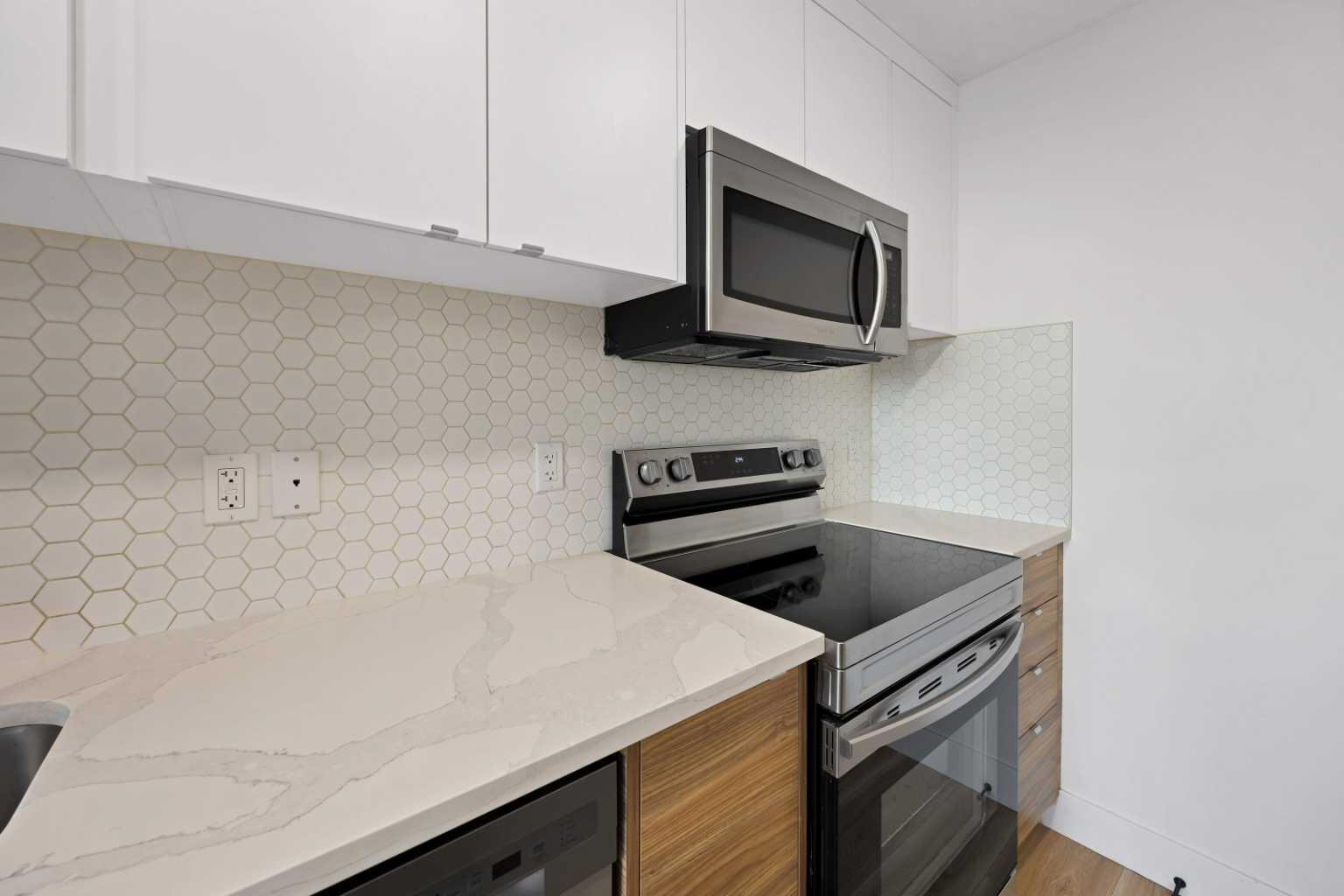 10060 46 Street NE 112