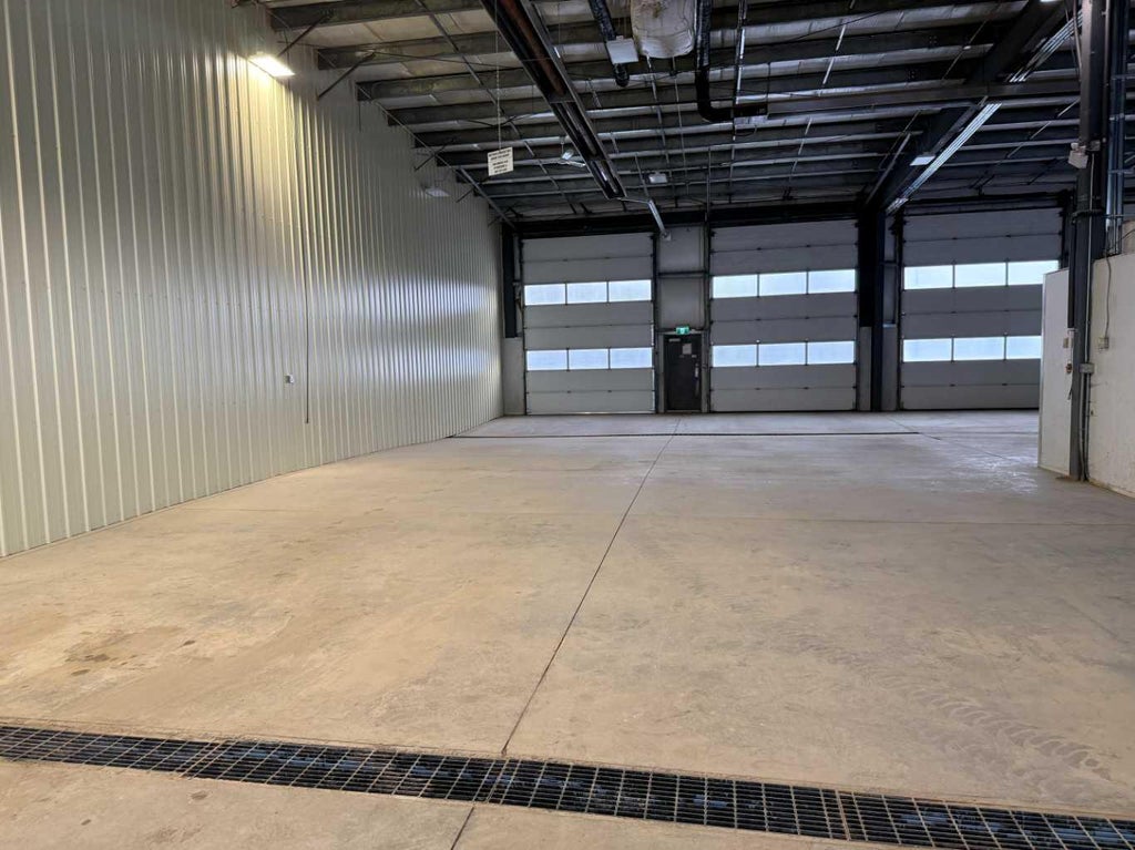Photo of 2 Van Der Horn Way, Rural Red Deer County, AB T4S 2M4 (MLS # A2320981)