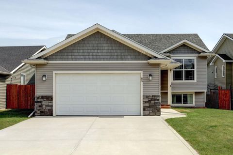 Photo of 83 Valarosa Drive, Didsbury, AB T0H 0W0 (MLS # A2324859)