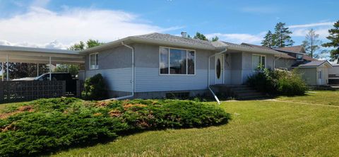 Photo of 303 2 Avenue, Vauxhall, AB T0K 2K0 (MLS # A2325364)