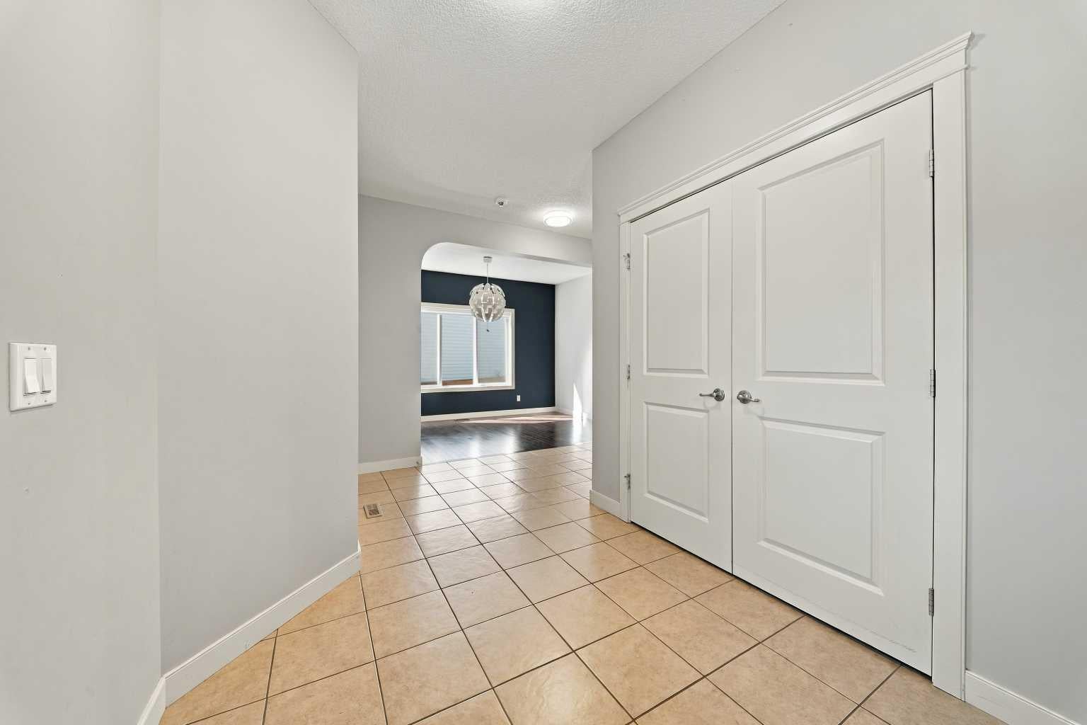 44 Skyview Point Terrace NE