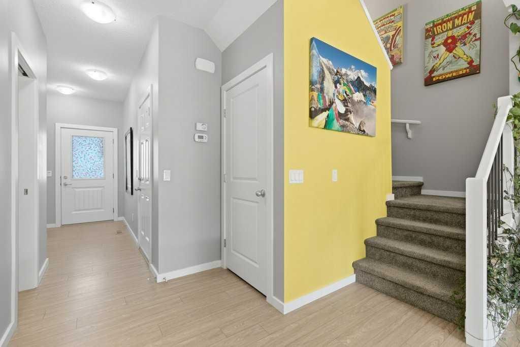 Photo of 27 Heritage Vista, Cochrane, AB T4C 2N7 (MLS # A2281638)