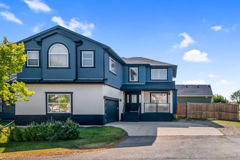 80 Canoe Square SW Airdrie AB T4B 2N6