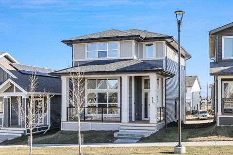 112 Mitchell Walk NW Calgary AB T3R 2G2