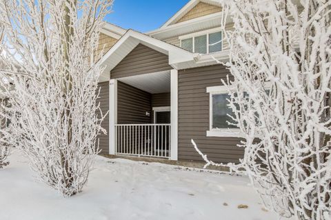 204 6 Avenue D Strathmore AB T1P 1S3