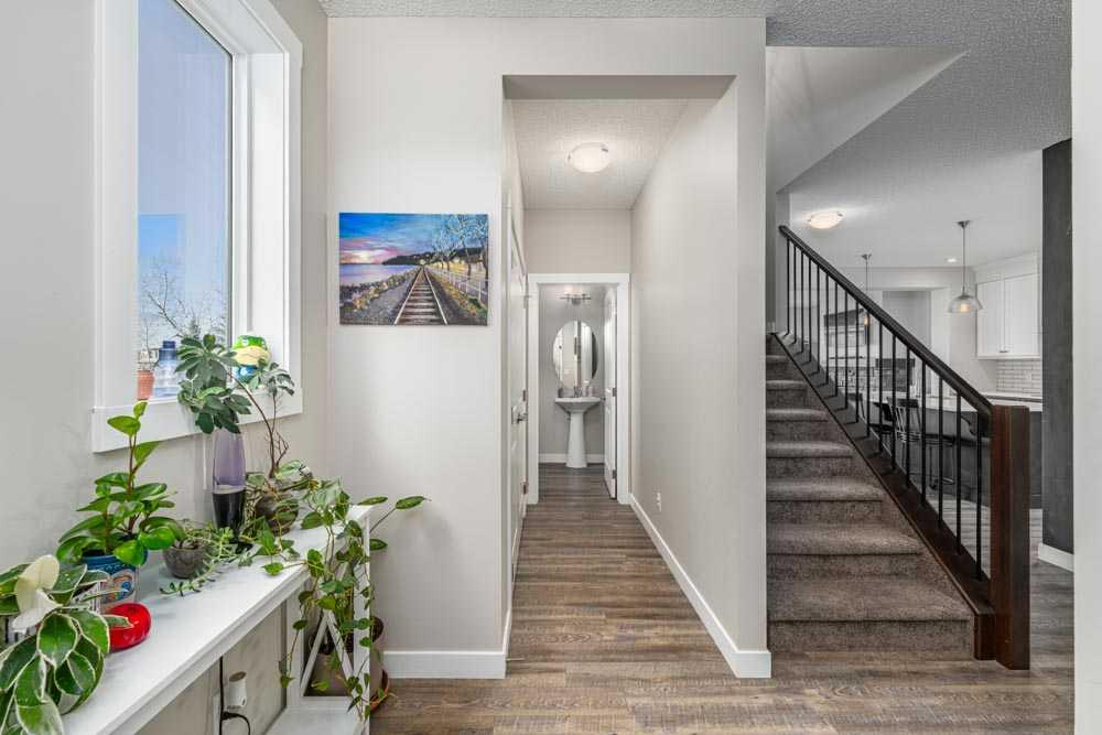 125 Sage Bluff Close NW