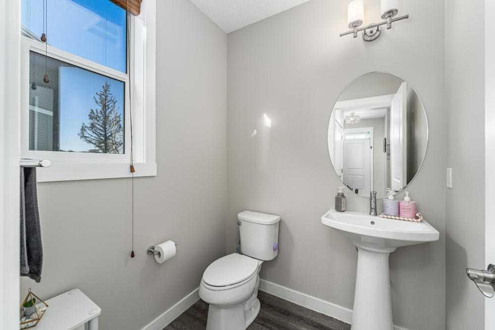 125 Sage Bluff Close NW
